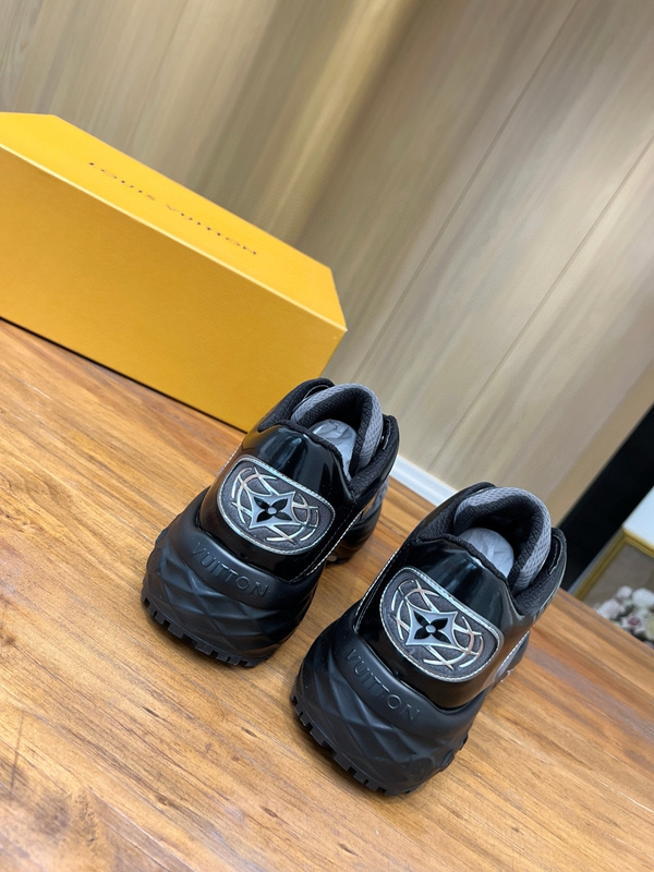 ルイヴィトン靴背面デザイン